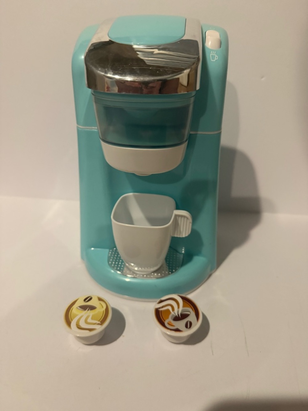 Member's Mark kid's coffee maker with pods.